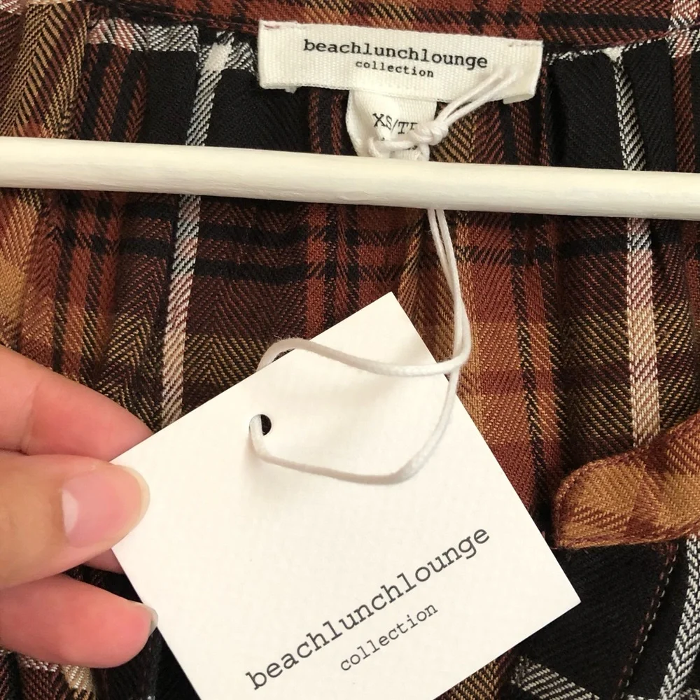 NWT beachlunchlounge Brown / Black Plaid Ruffle Cuff Top Size XS - Picture 4 of 9